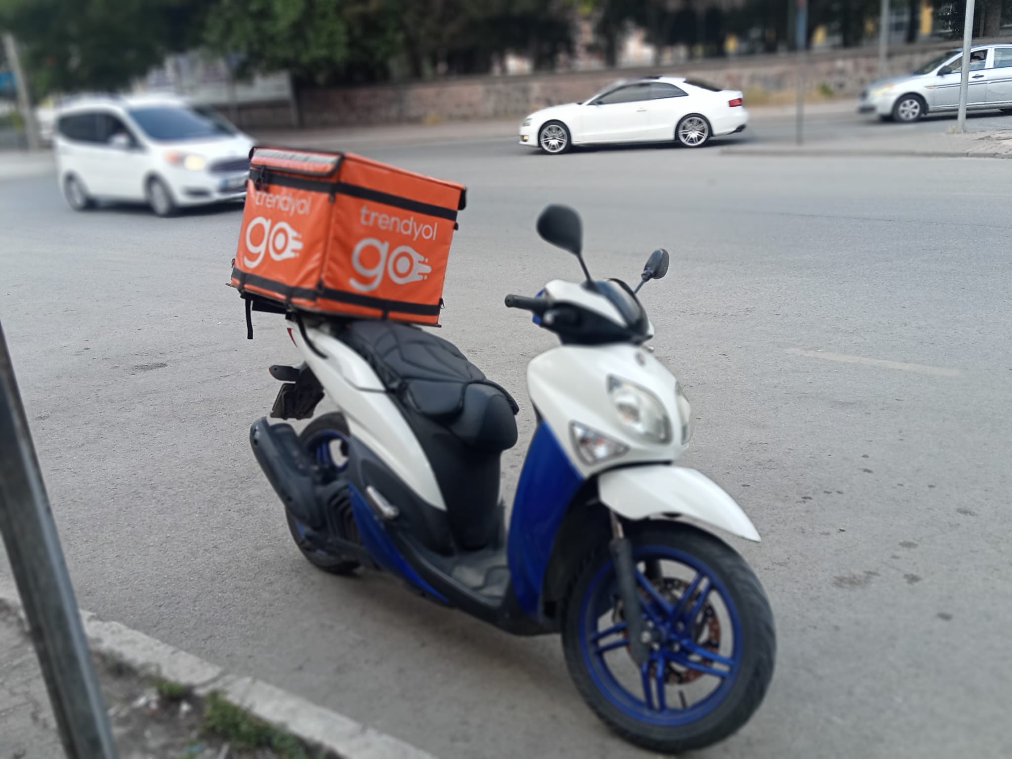 Motor Resmi